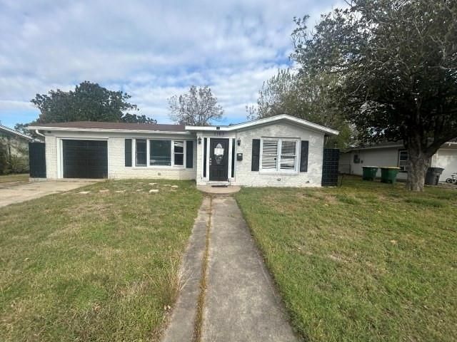 2302 E Mistletoe Avenue, Victoria, TX 77901 Main Photo