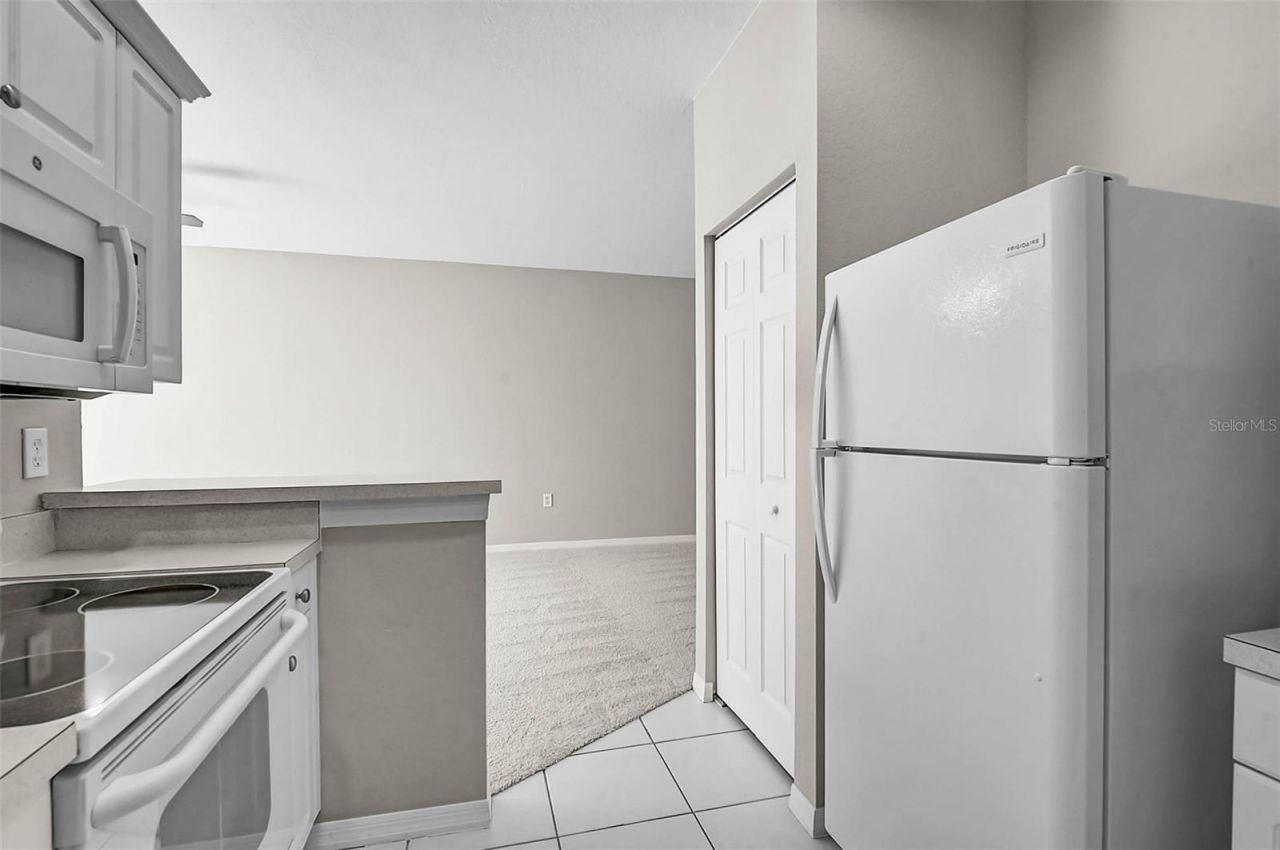3958 Mediterranea Circle, Unit 411, Sarasota, FL 34233 Photo
