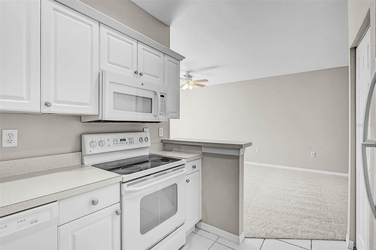 3958 Mediterranea Circle, Unit 411, Sarasota, FL 34233 Photo