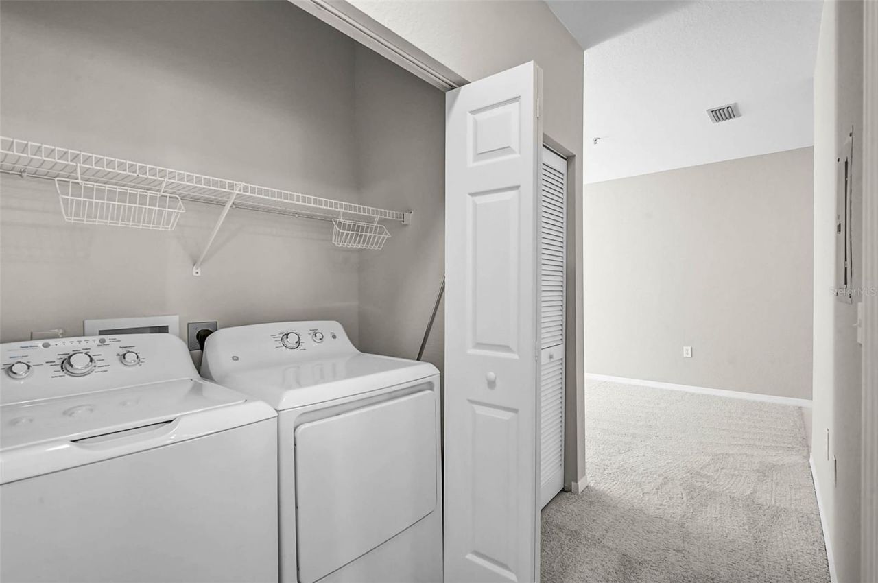 3958 Mediterranea Circle, Unit 411, Sarasota, FL 34233 Photo