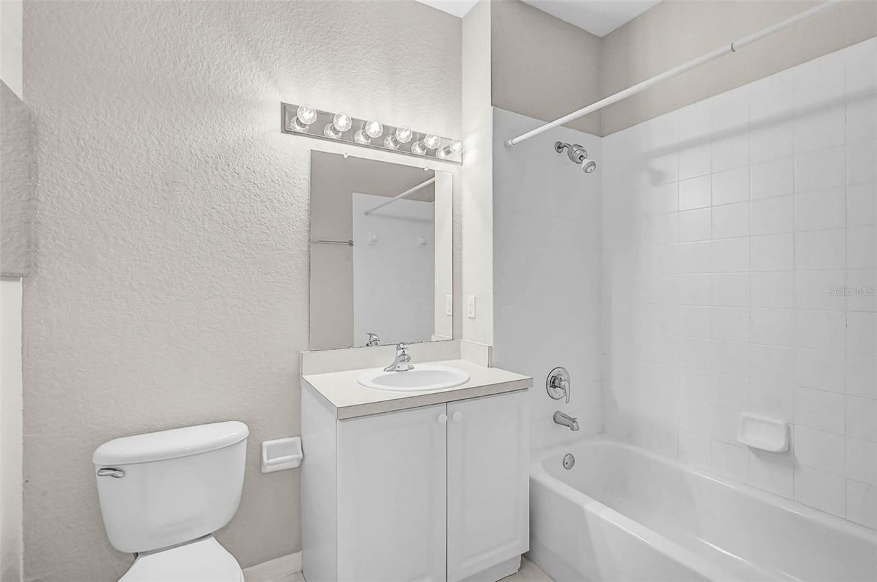 3958 Mediterranea Circle, Unit 411, Sarasota, FL 34233 Photo