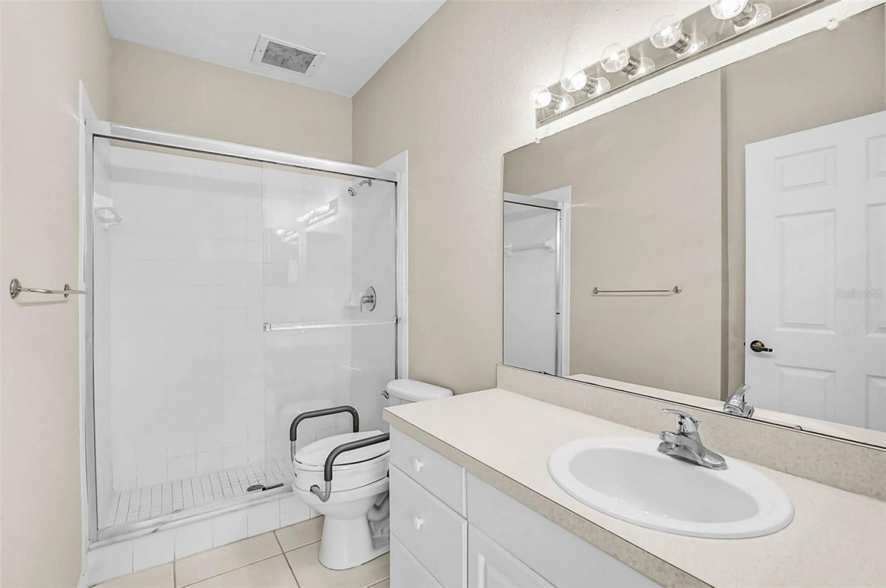 3958 Mediterranea Circle, Unit 411, Sarasota, FL 34233 Photo