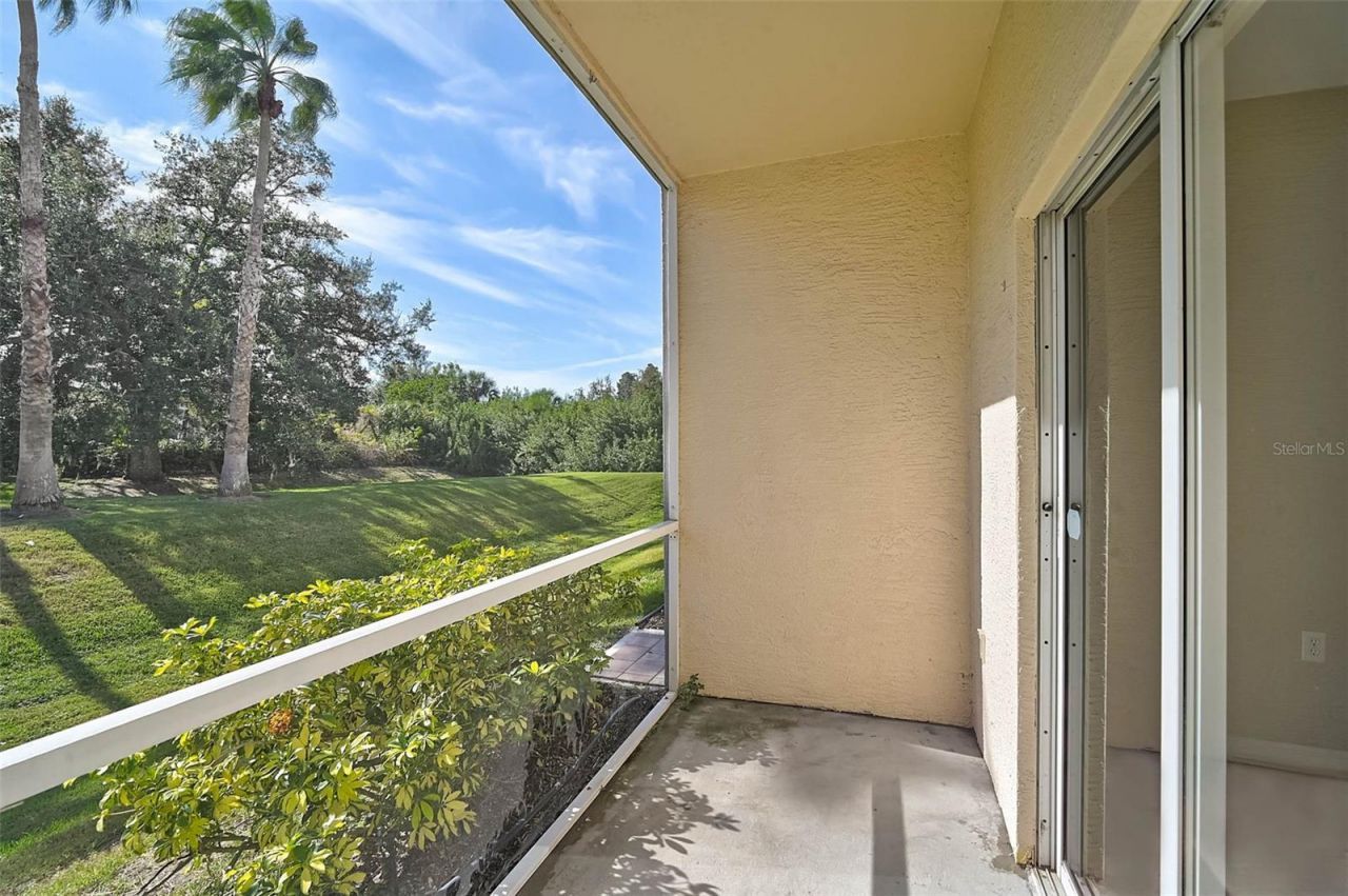 3958 Mediterranea Circle, Unit 411, Sarasota, FL 34233 Photo