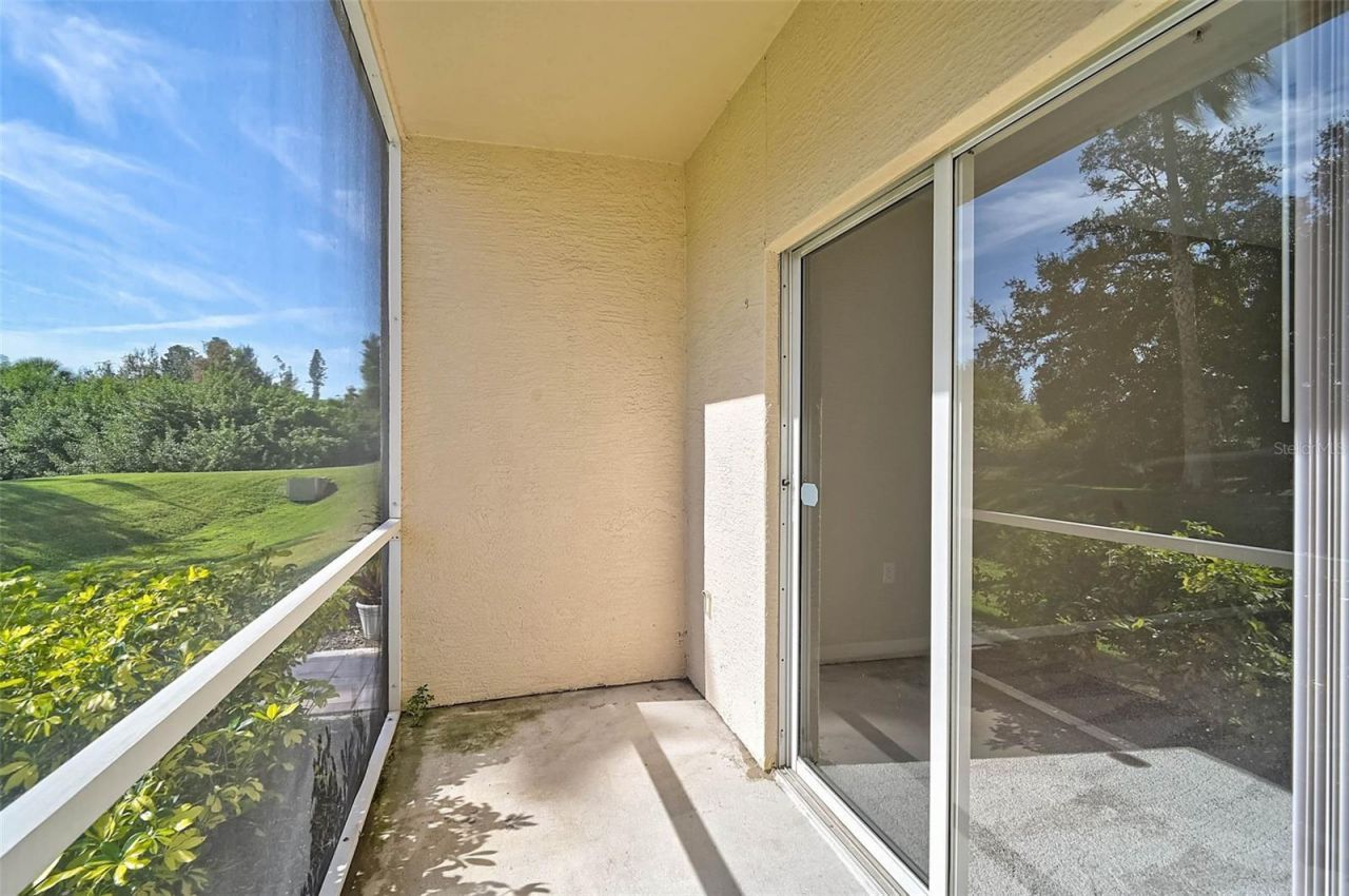 3958 Mediterranea Circle, Unit 411, Sarasota, FL 34233 Photo