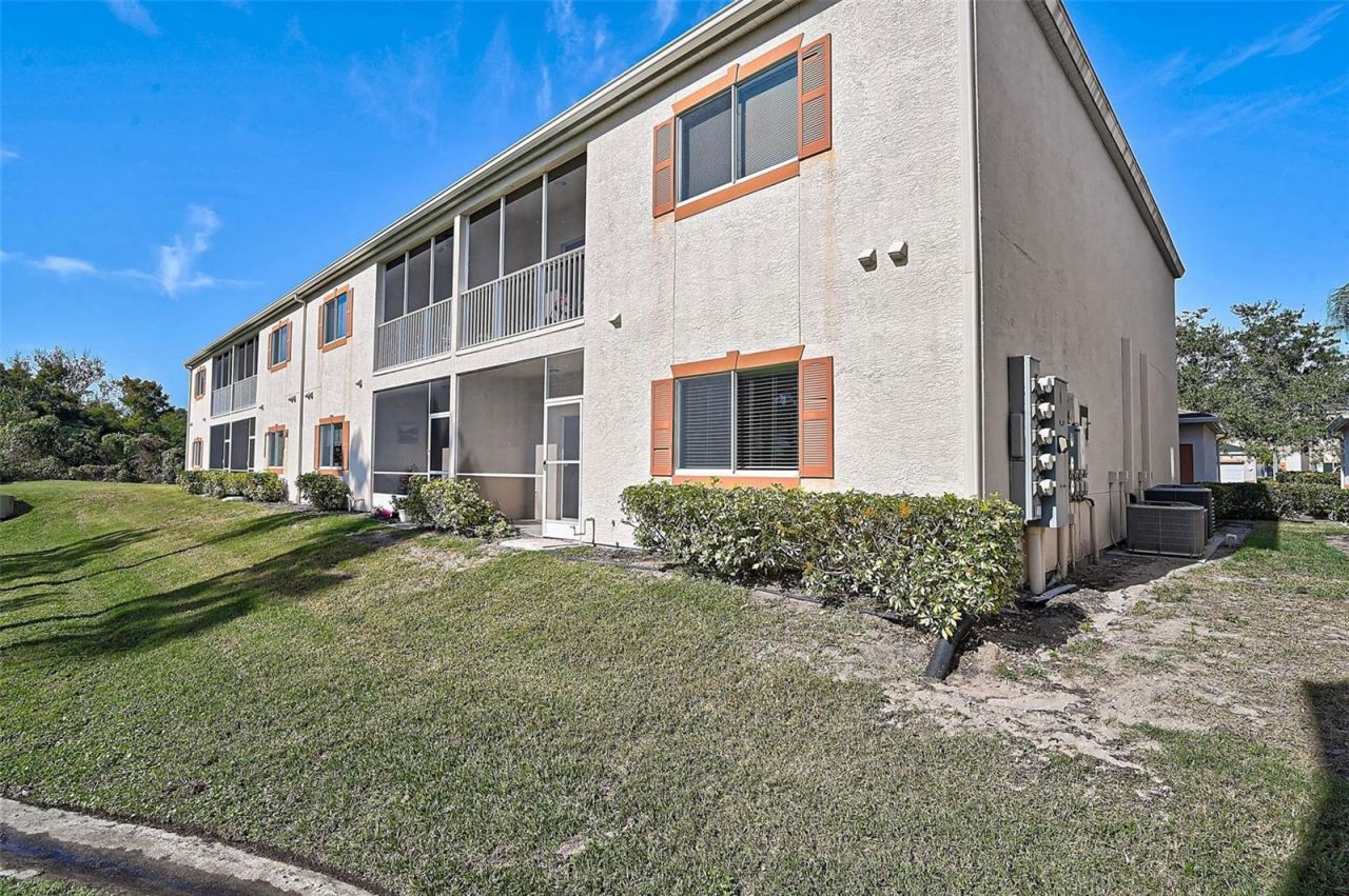 3958 Mediterranea Circle, Unit 411, Sarasota, FL 34233 Photo