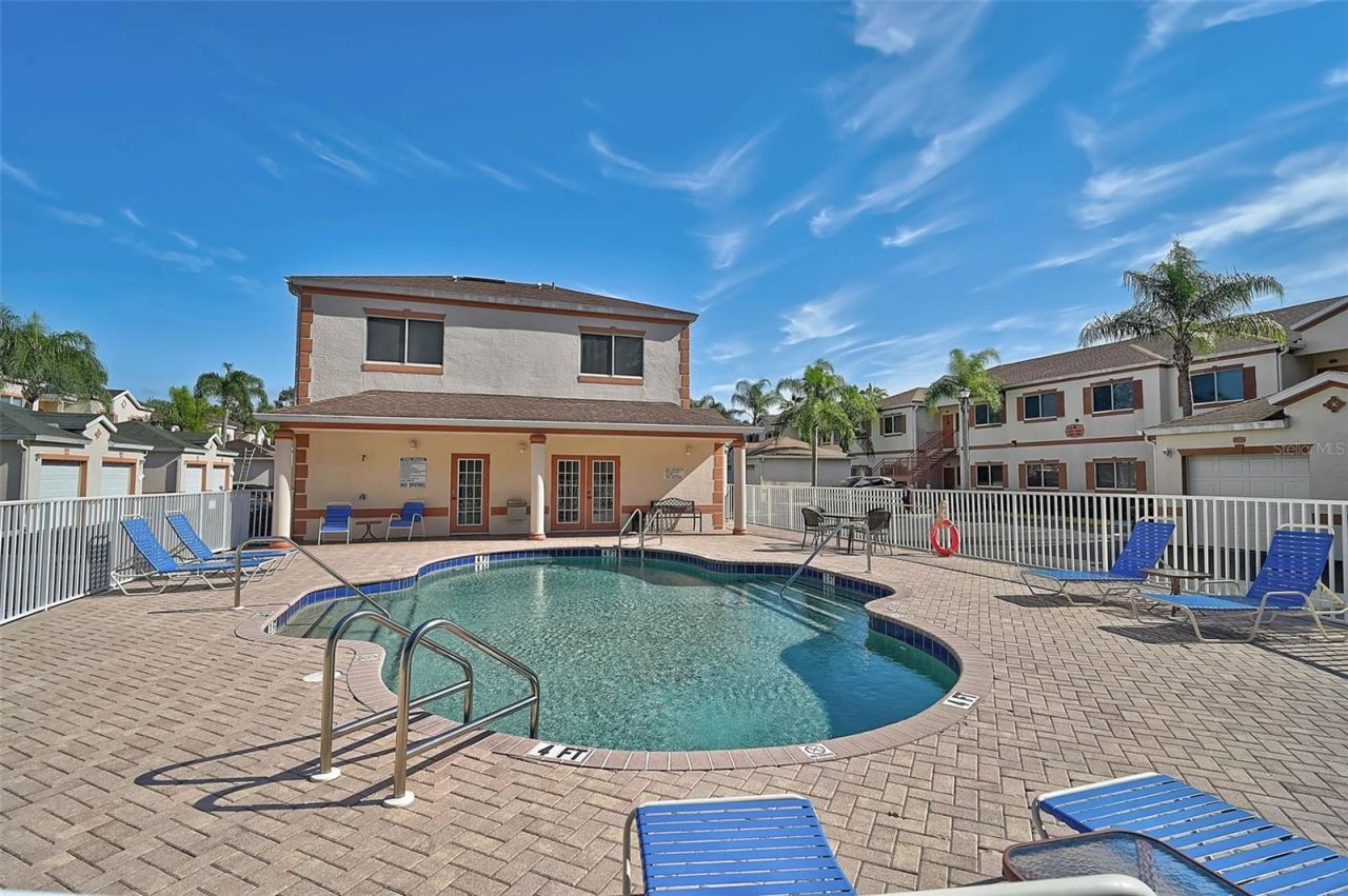 3958 Mediterranea Circle, Unit 411, Sarasota, FL 34233 Photo