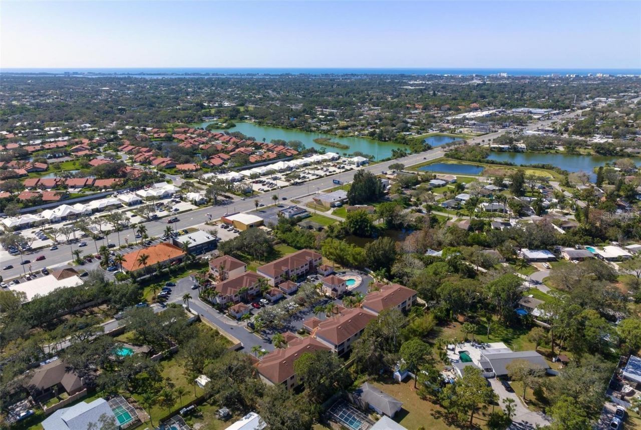 3958 Mediterranea Circle, Unit 411, Sarasota, FL 34233 Photo
