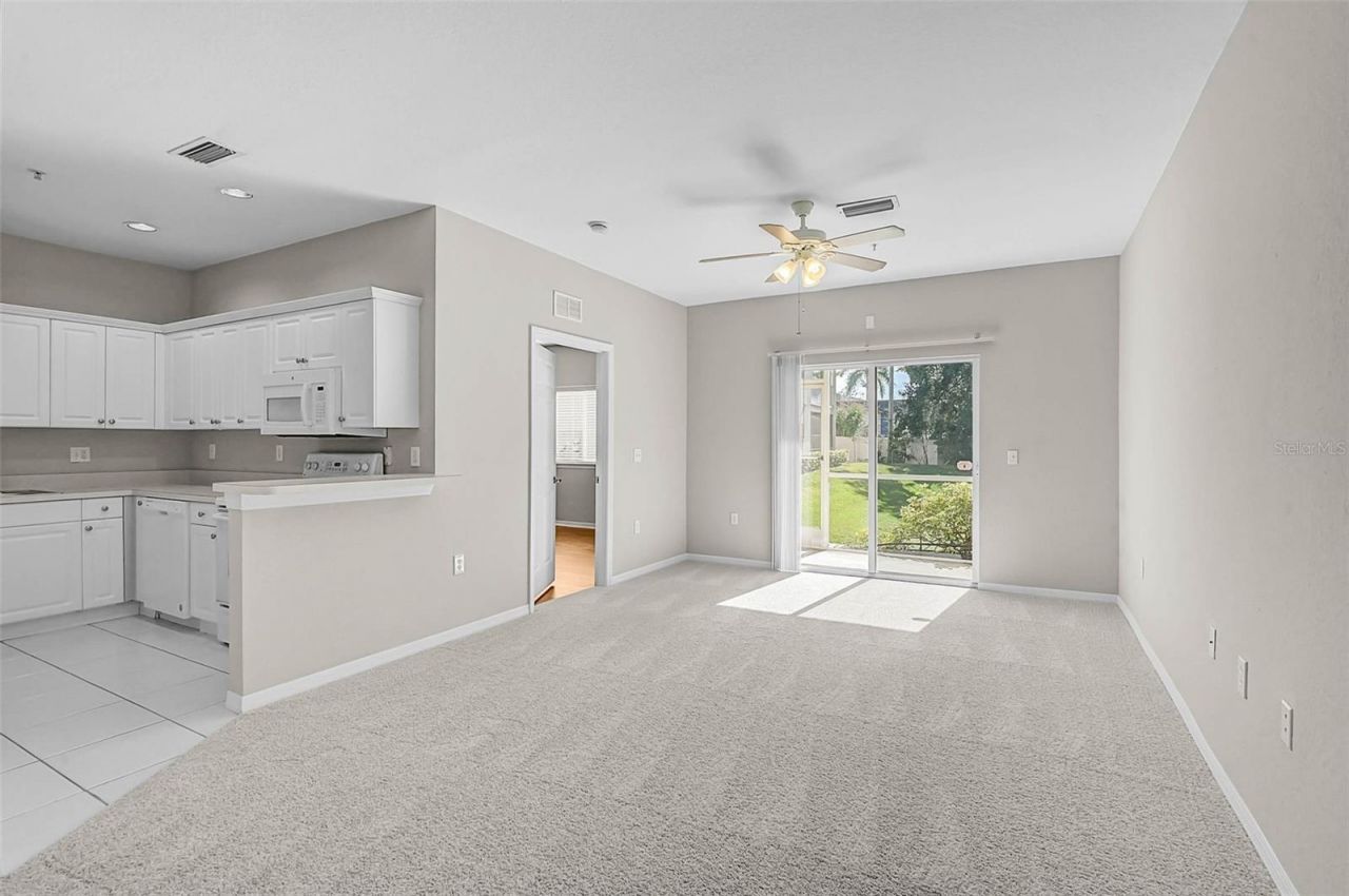 3958 Mediterranea Circle, Unit 411, Sarasota, FL 34233 Photo