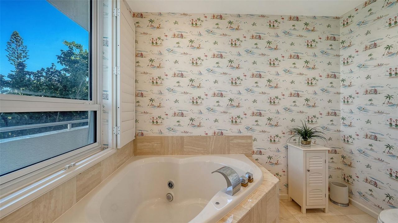 4561 Gulf Of Mexico Drive, Unit 202, Longboat Key, FL 34228 Photo