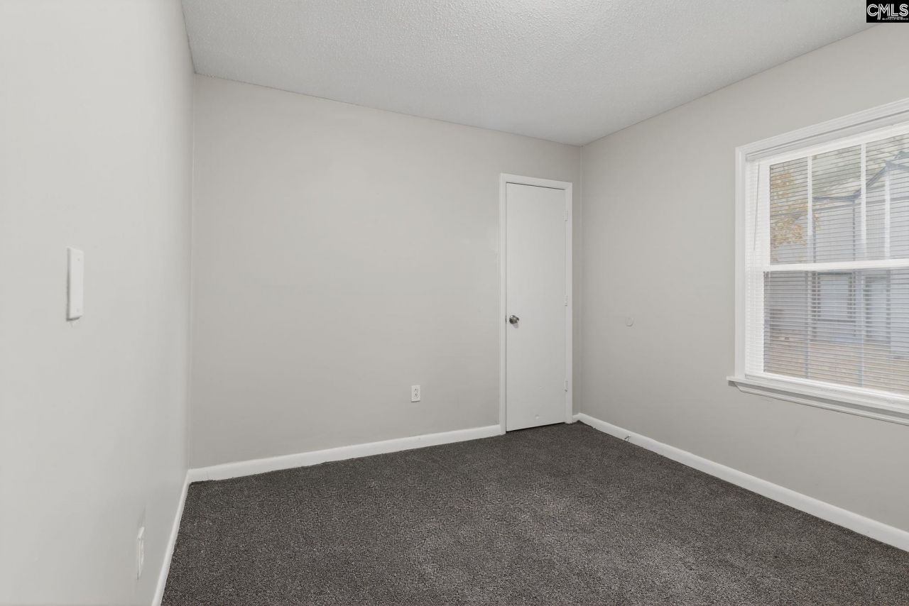 112 Raintree Lane Photo 32