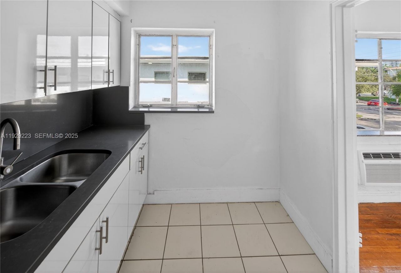1135 Marseille Dr, Unit 3, Miami Beach, FL 33141 Photo