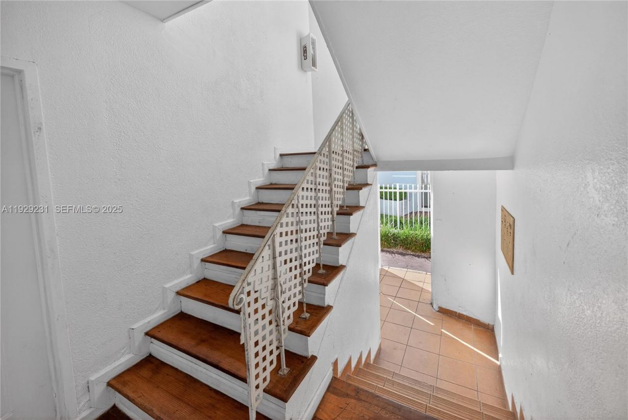 1220 Marseille Dr, Unit 5, Miami Beach, FL 33141 Photo