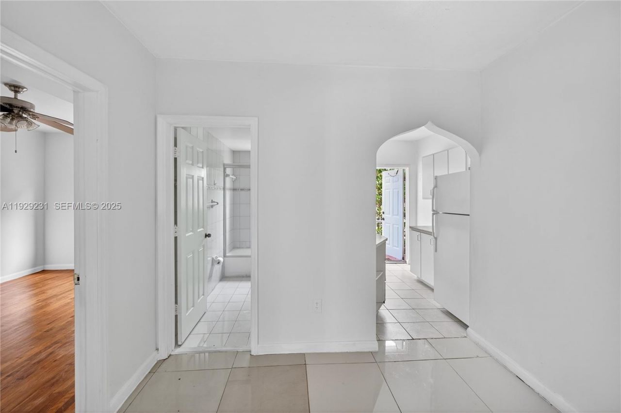 1220 Marseille Dr, Unit 5, Miami Beach, FL 33141 Photo