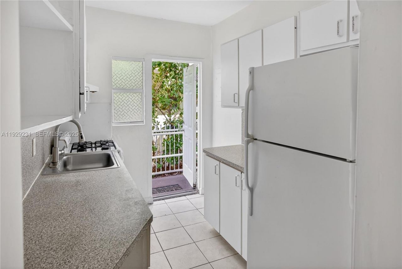 1220 Marseille Dr, Unit 5, Miami Beach, FL 33141 Photo