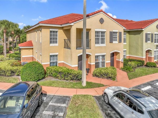 10288 Fox Trail Rd S, Unit 302, Royal Palm Beach, FL 33411