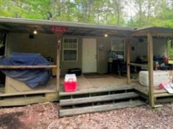 6095 County Rd 23 , Louin, MS 39338