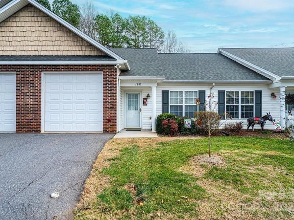 1687 Golden Cedar Lane , Newton, NC 28658