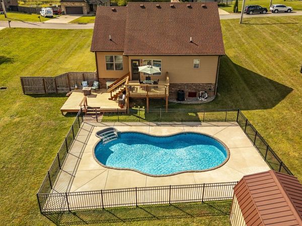 135 Irish Oaks Dr, Portland, TN 37148