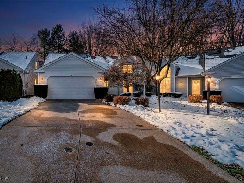 17922 Cambridge Oval, Strongsville, OH 44136 Photo 1