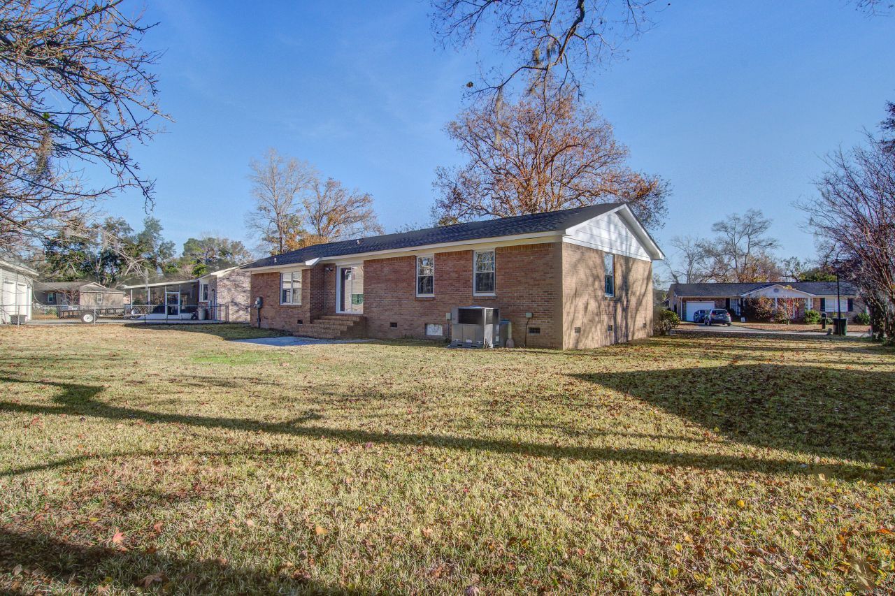 104 Belmont Court Photo 19