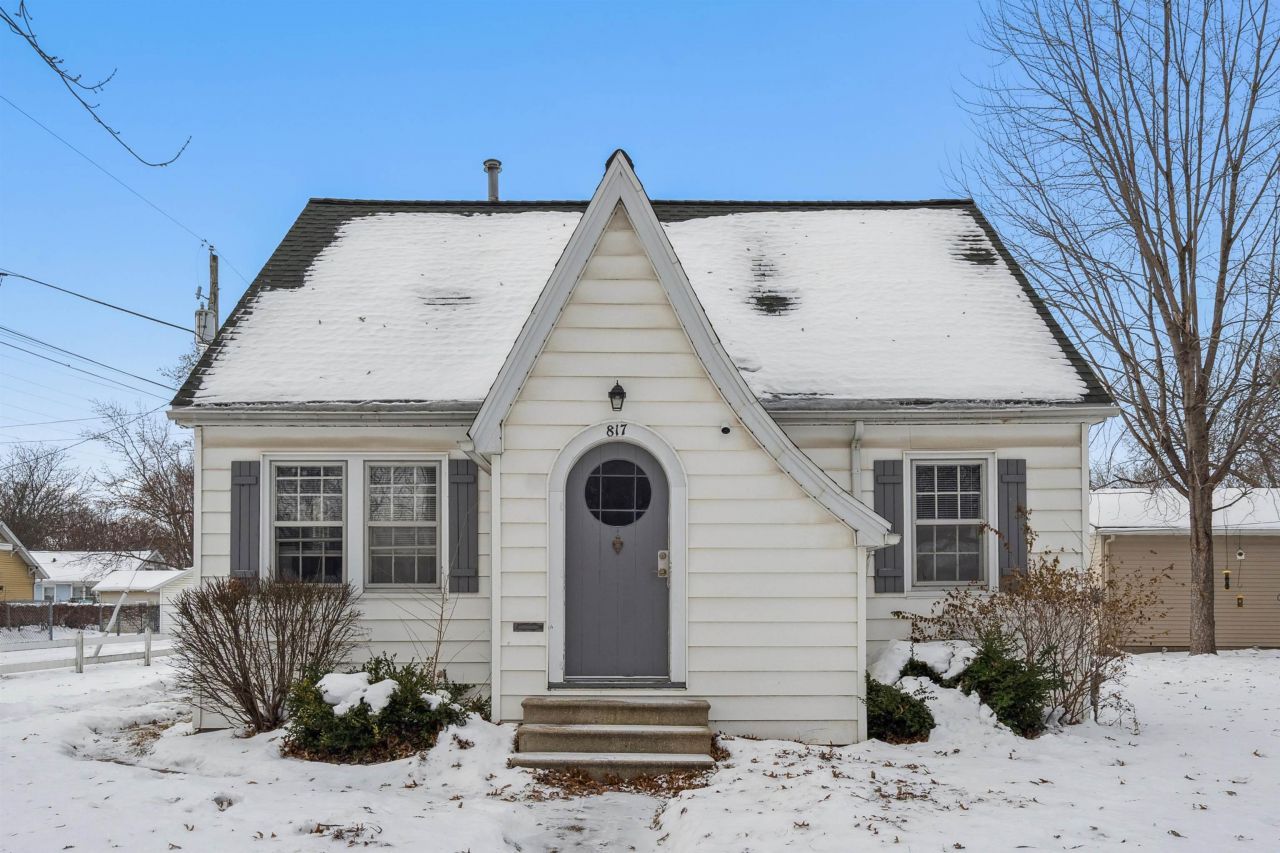 817 Grandview Avenue, Waterloo, IA 50703 Main Photo