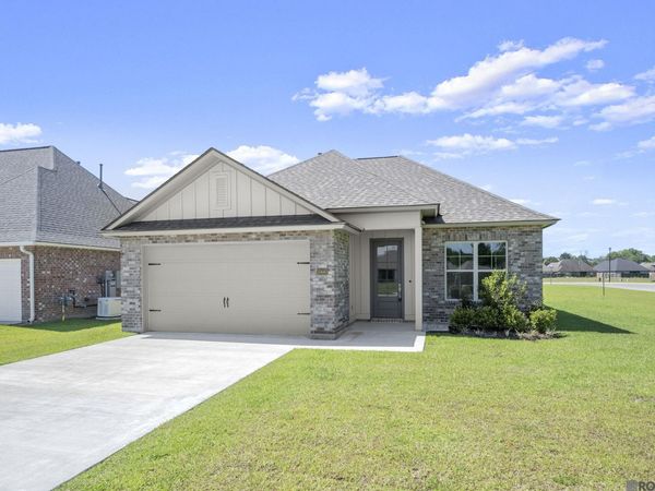 10440 Highcrest Dr, Denham Springs, LA 70706