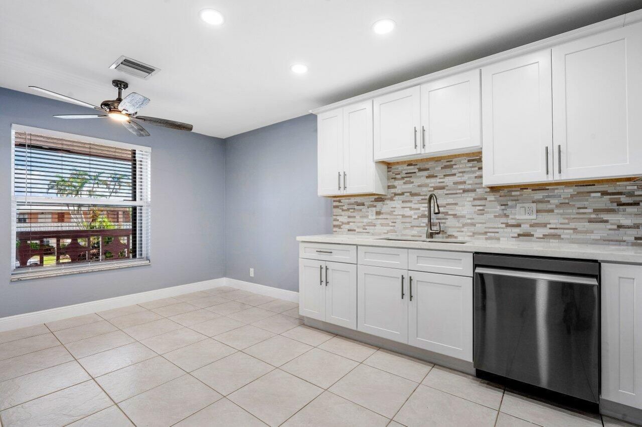 1740 NW 19th Terrace, Unit 204, Delray Beach, FL 33445 Photo