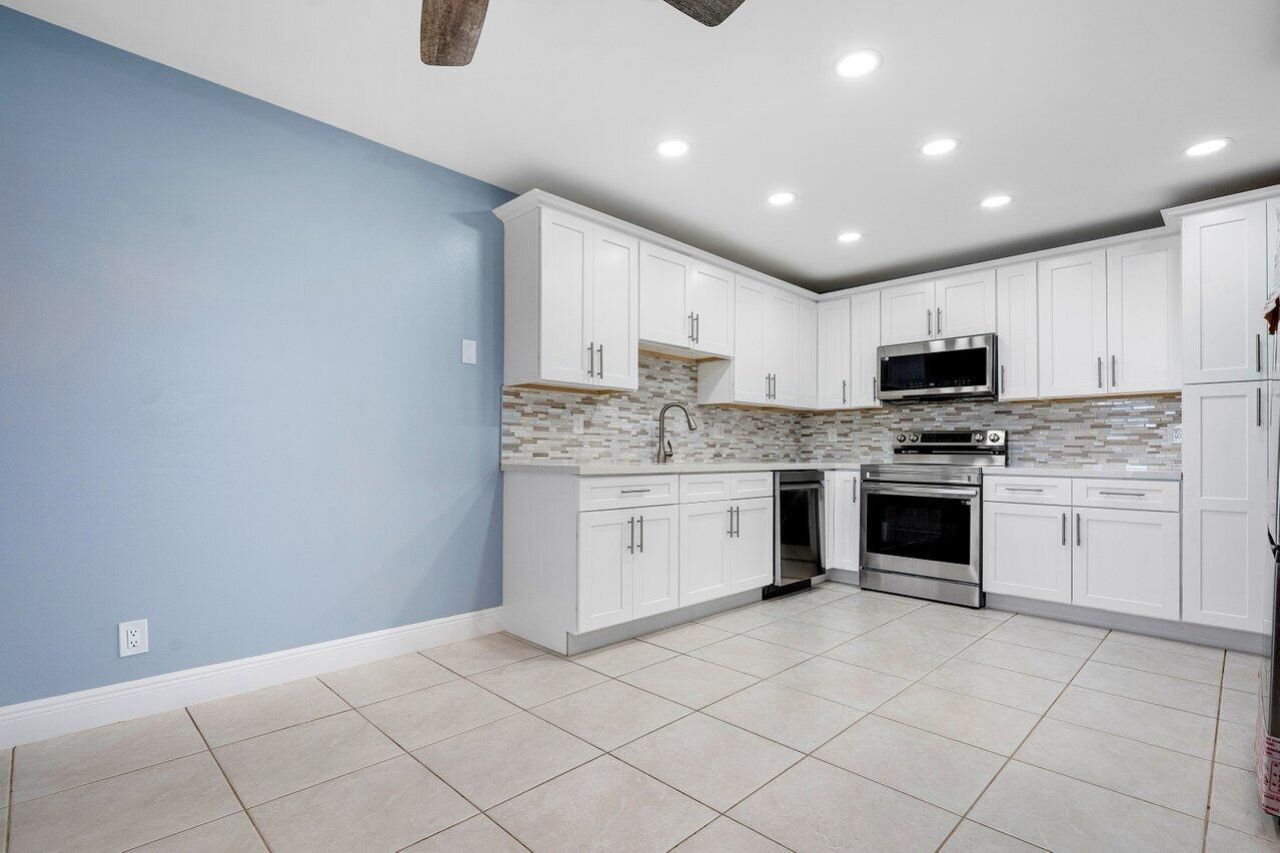 1740 NW 19th Terrace, Unit 204, Delray Beach, FL 33445 Photo