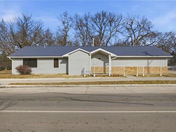 1196 Washburn Avenue, Topeka, KS 66604