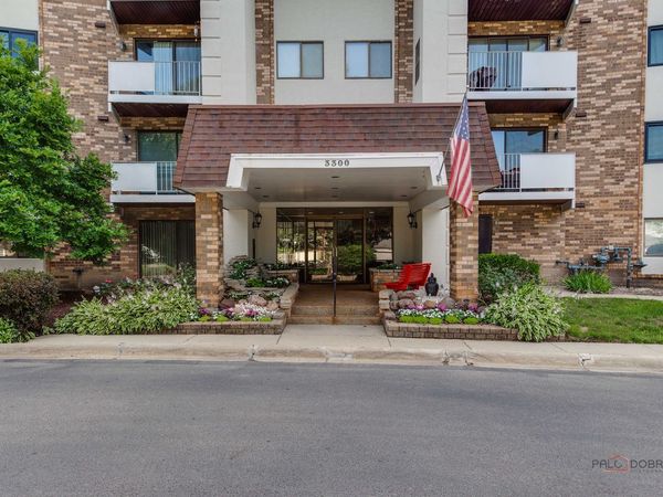 3300 N Carriageway Drive, Unit 317, Arlington Heights, IL 60004