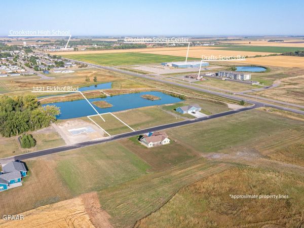 1421 EICKHOF Boulevard , Crookston, MN 56716