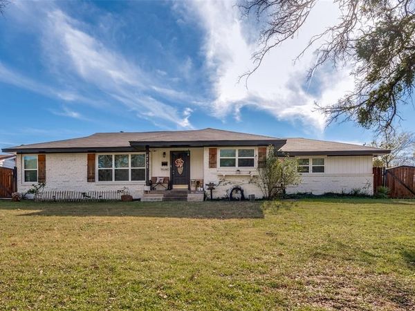 5732 Monterrey Drive , Fort Worth, TX 76112