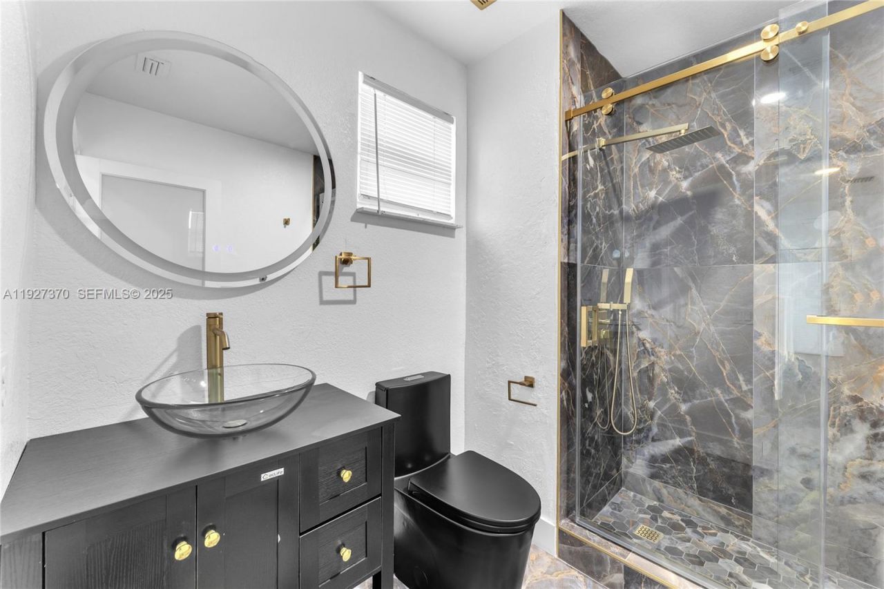 1541 NW 1st Ct, Miami, FL 33136 Photo