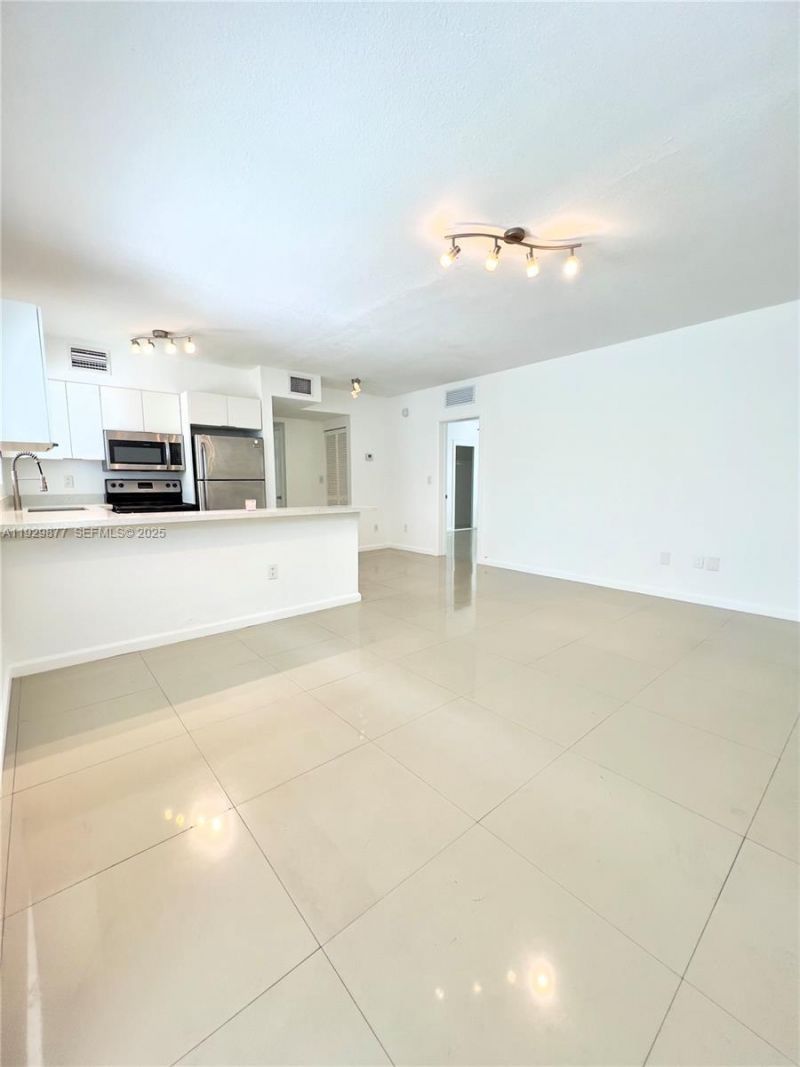8035 Crespi Blvd, Unit 13, Miami Beach, FL 33141 Photo