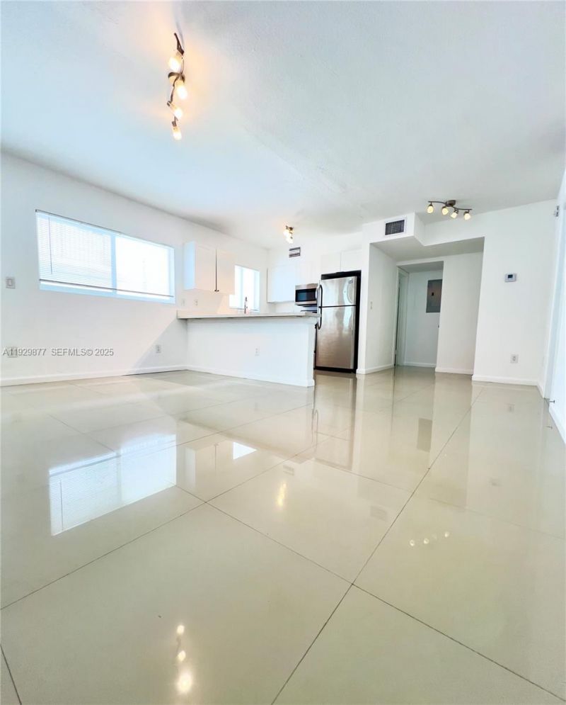 8035 Crespi Blvd, Unit 13, Miami Beach, FL 33141 Photo