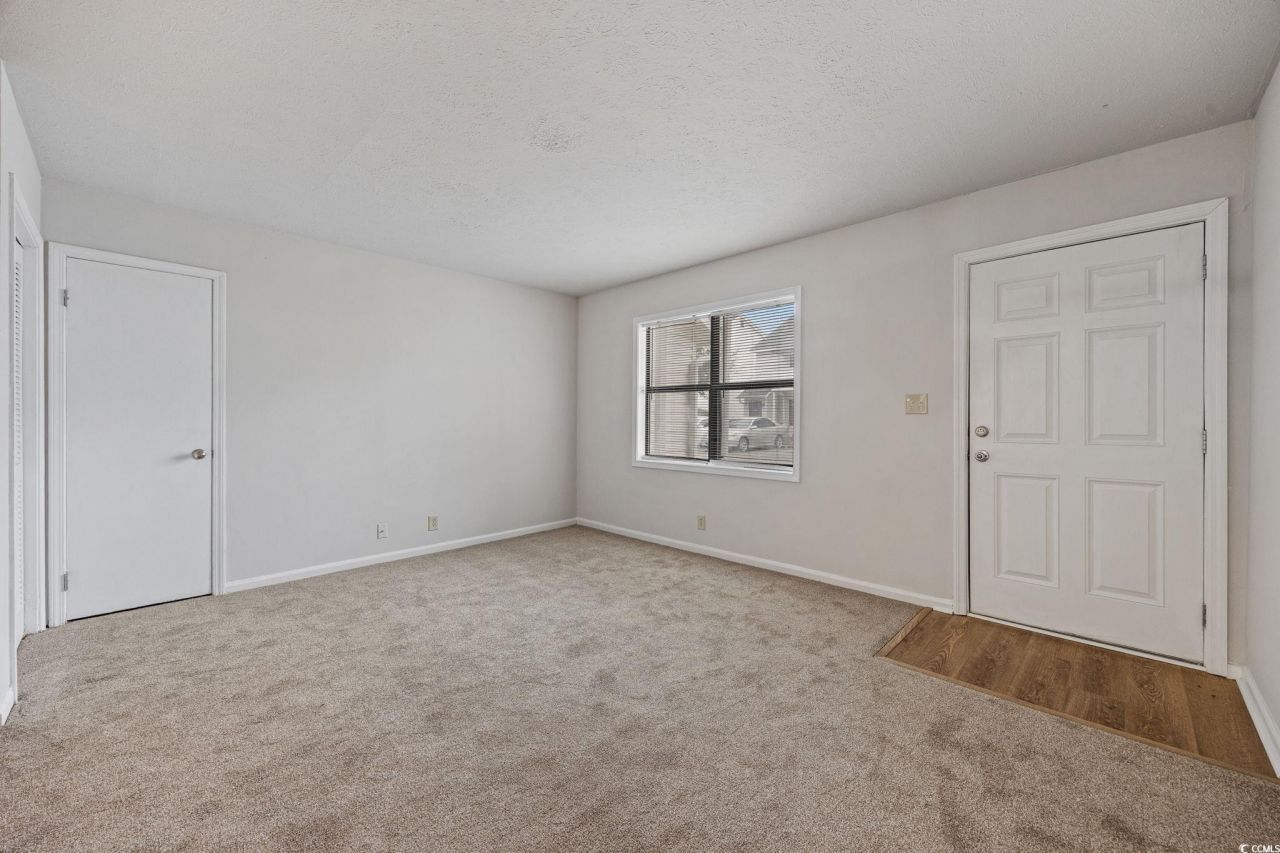 209 Cedar St. Photo 3