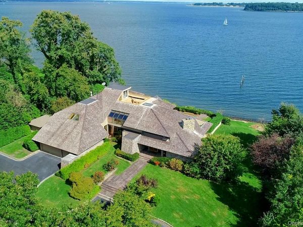 15 Gatsby Lane, Great Neck, NY 11024