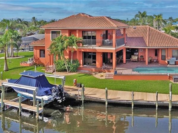 447 Avalon DR , CAPE CORAL, FL 33904