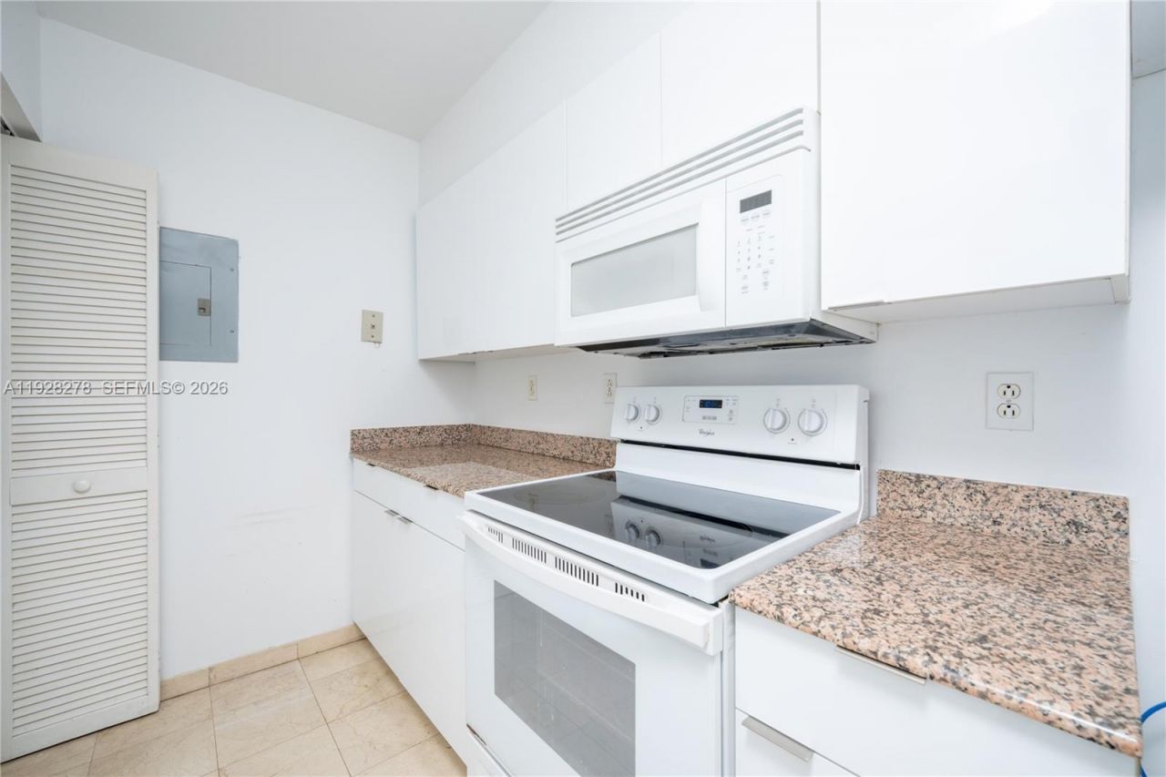 5900 Collins Ave, Unit 906, Miami Beach, FL 33140 Photo