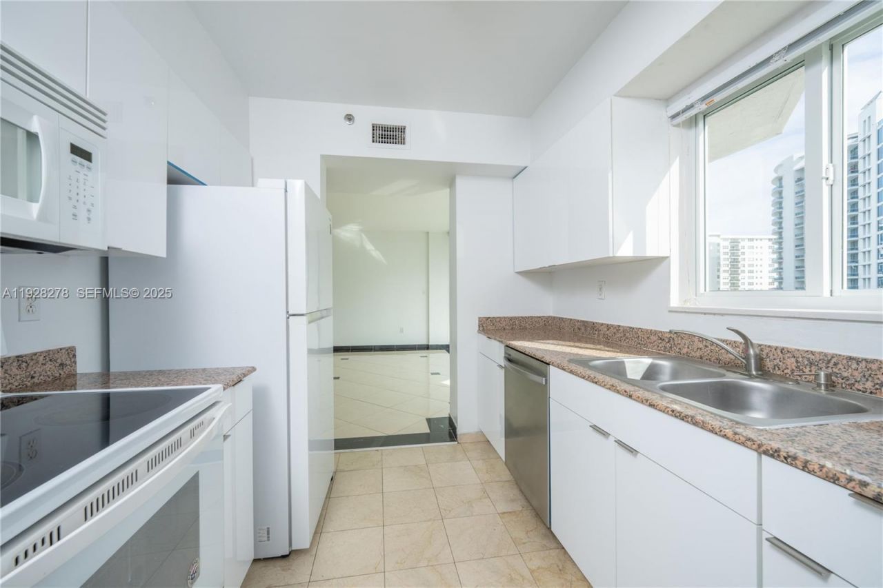 5900 Collins Ave, Unit 906, Miami Beach, FL 33140 Photo