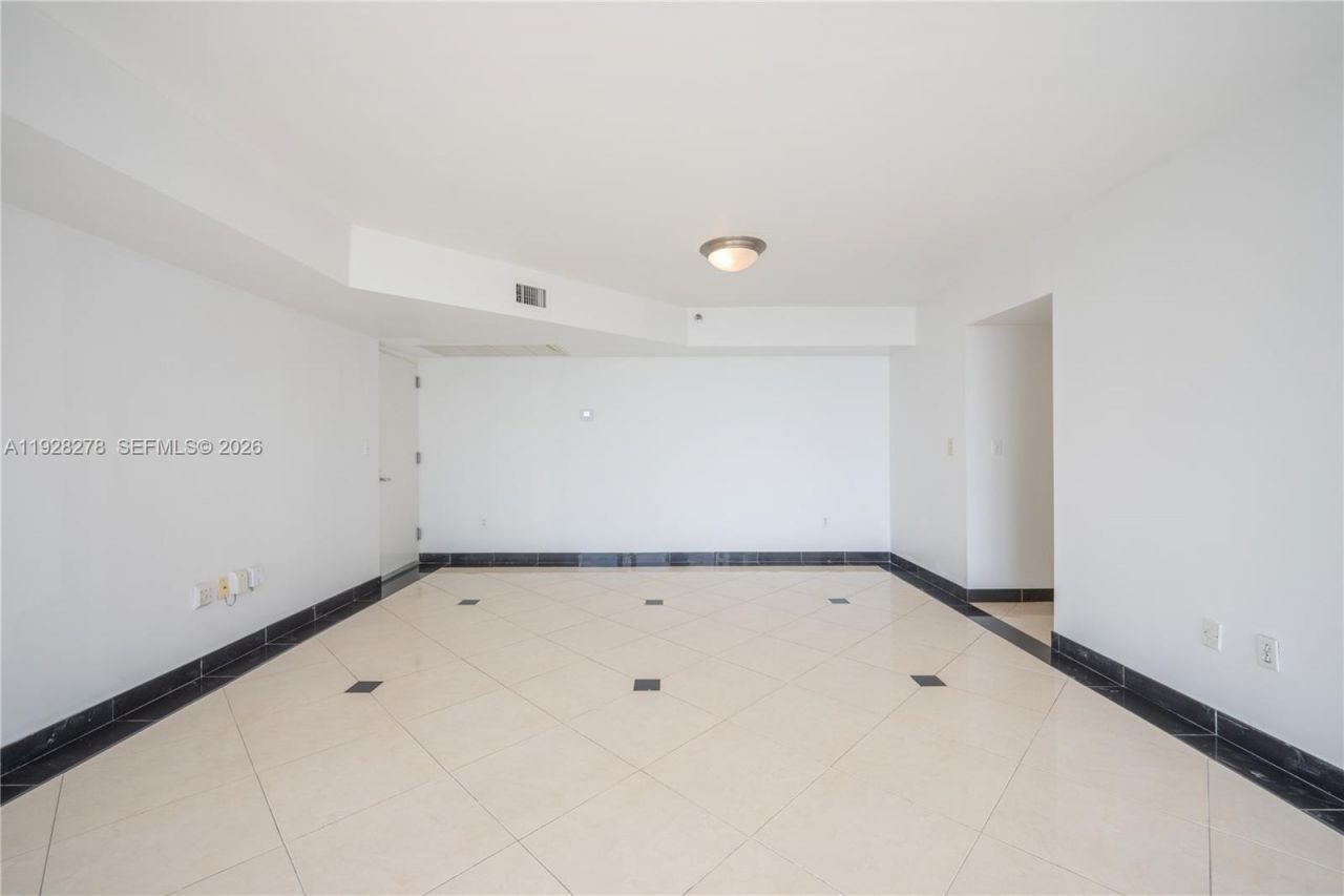 5900 Collins Ave, Unit 906, Miami Beach, FL 33140 Photo