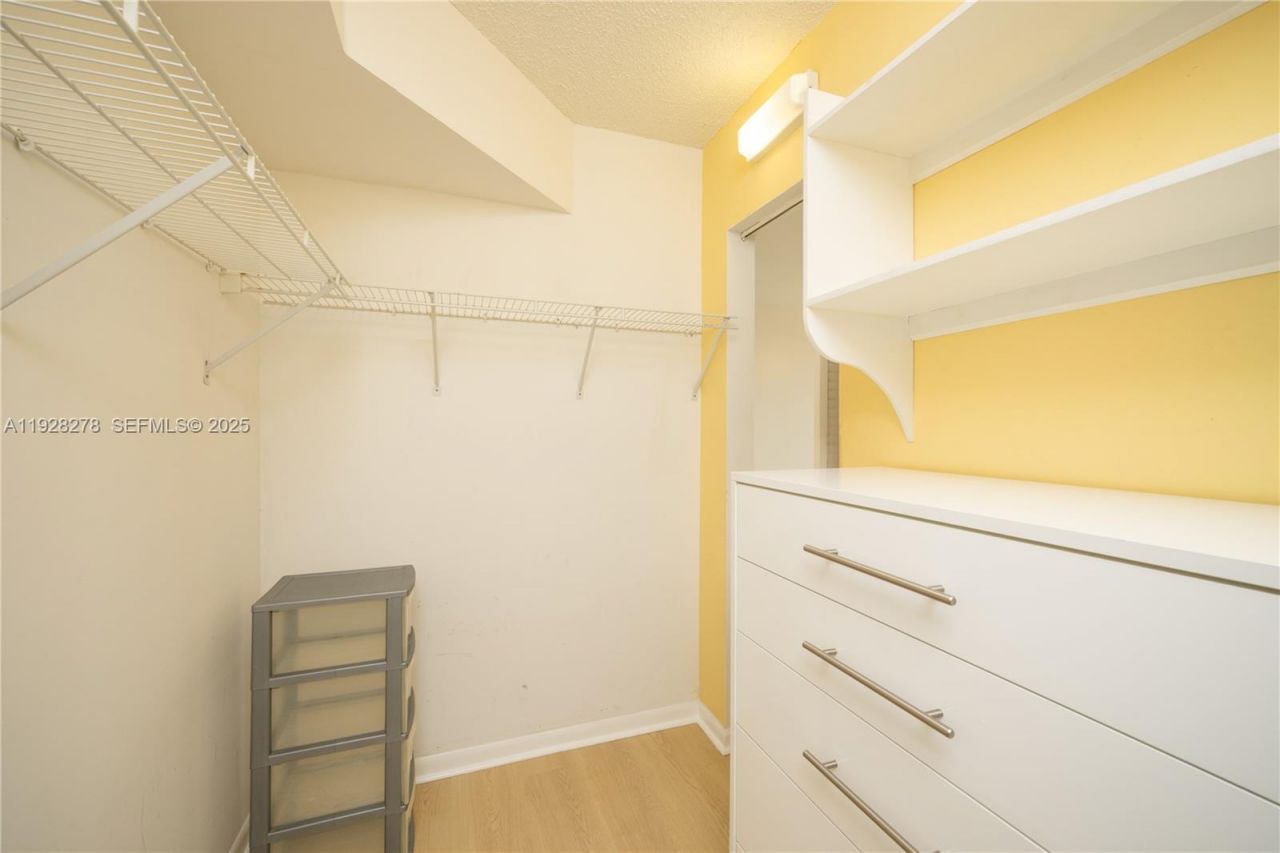 5900 Collins Ave, Unit 906, Miami Beach, FL 33140 Photo