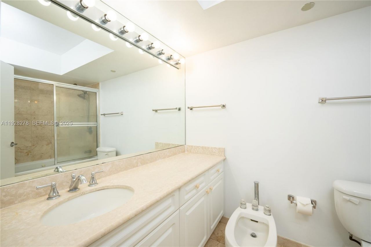 5900 Collins Ave, Unit 906, Miami Beach, FL 33140 Photo