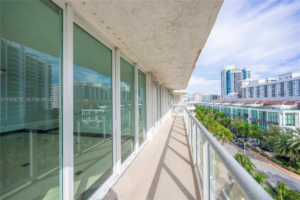 5900 Collins Ave, Unit 906, Miami Beach, FL 33140 Photo