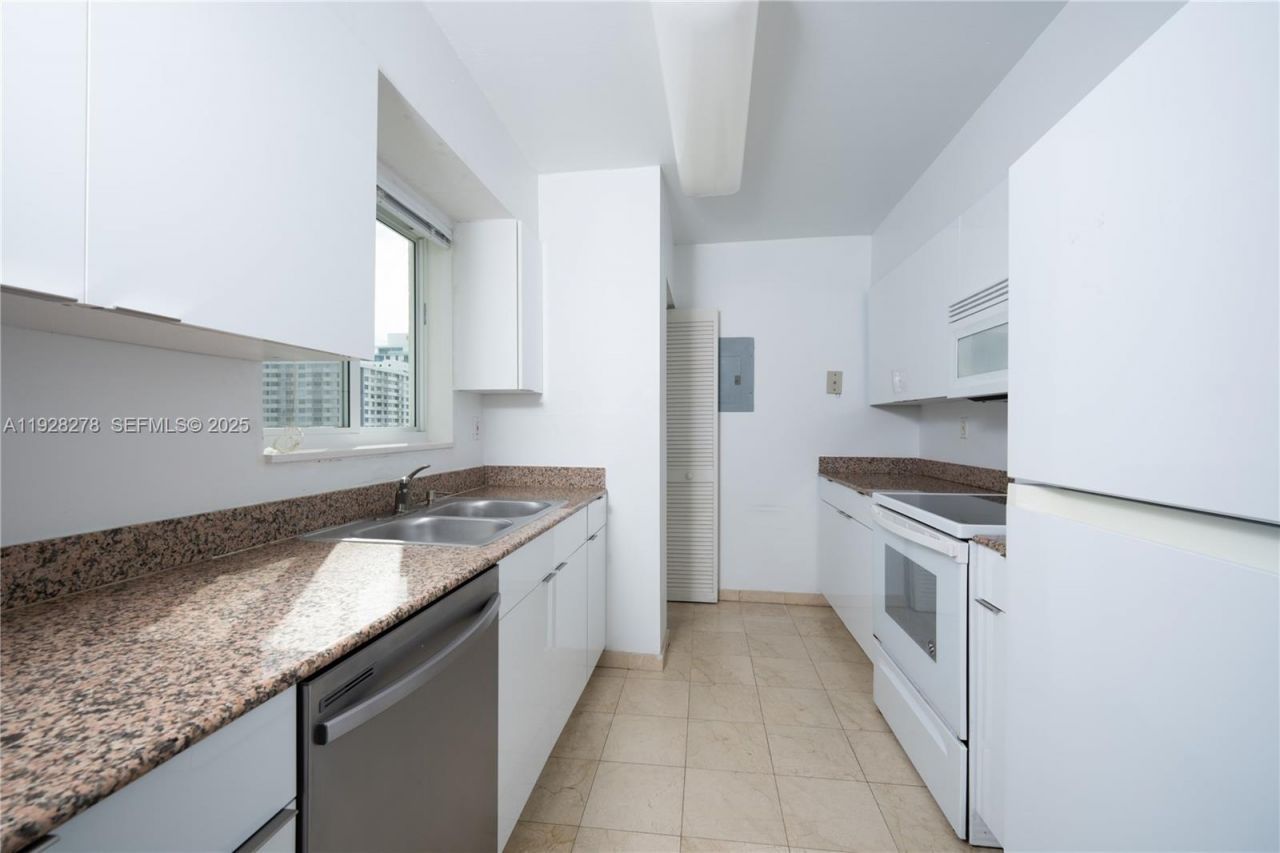 5900 Collins Ave, Unit 906, Miami Beach, FL 33140 Photo