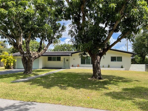 8265 SW 149th Dr, Palmetto Bay, FL 33158