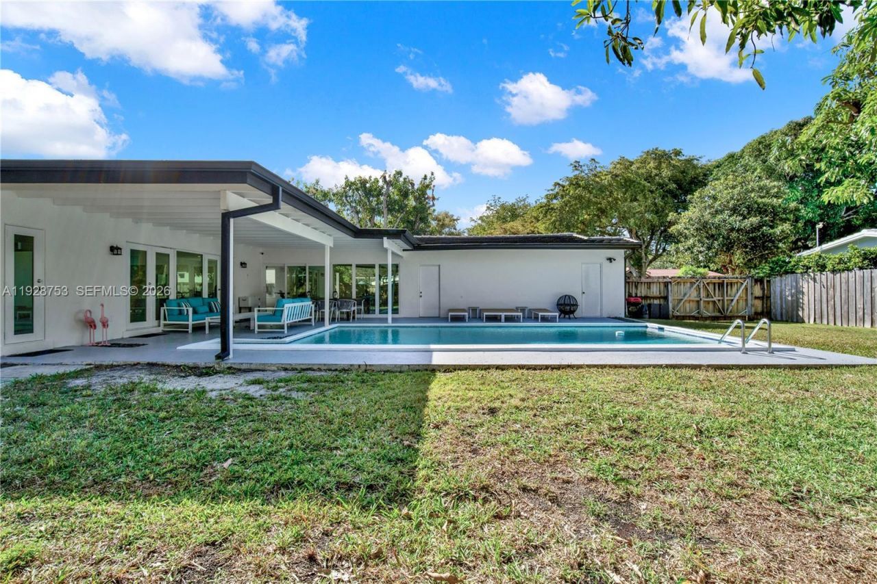 8265 SW 149th Dr, Palmetto Bay, FL 33158 Photo