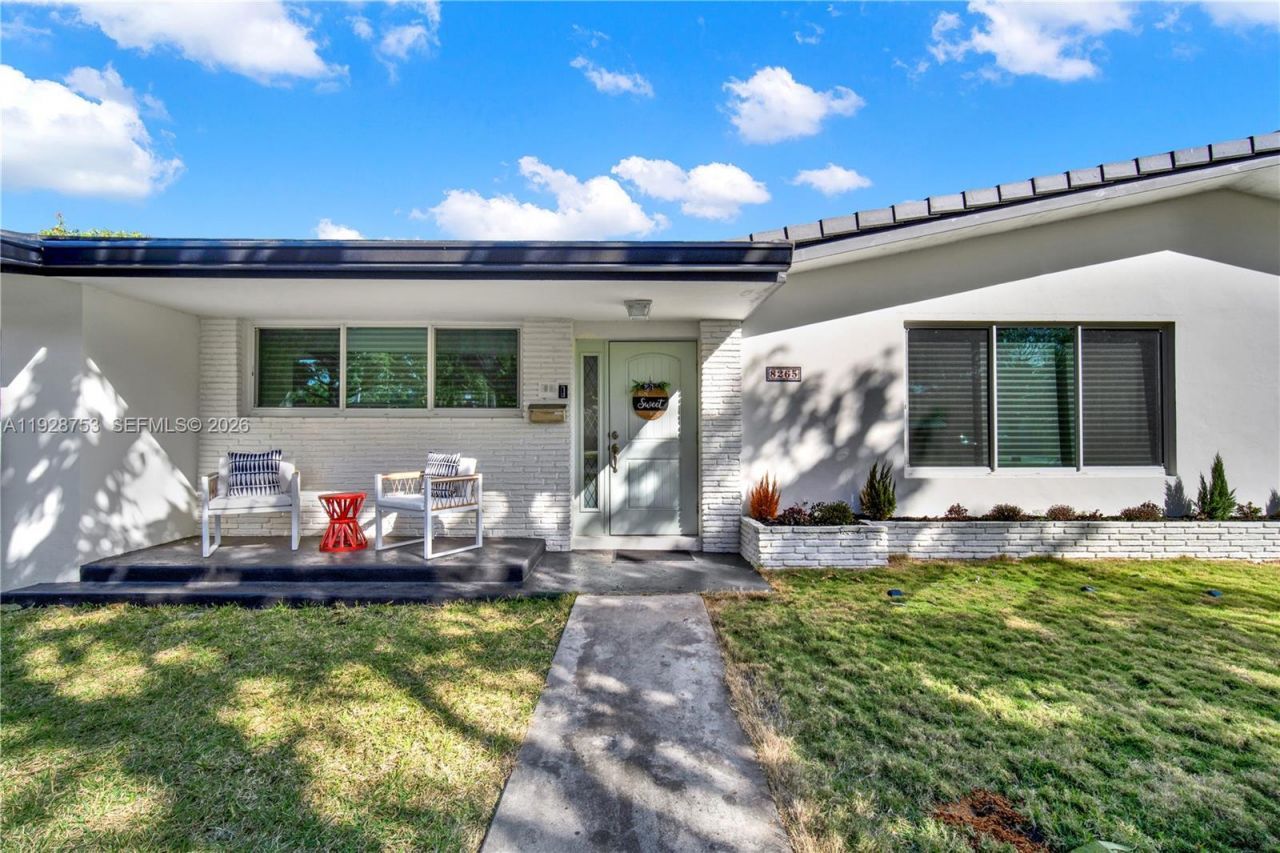 8265 SW 149th Dr, Palmetto Bay, FL 33158 Photo