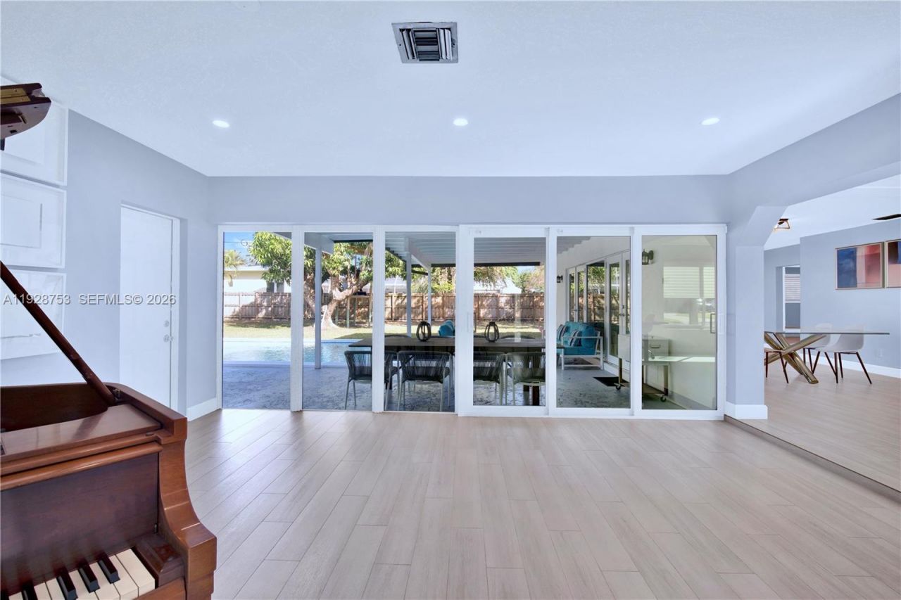 8265 SW 149th Dr, Palmetto Bay, FL 33158 Photo