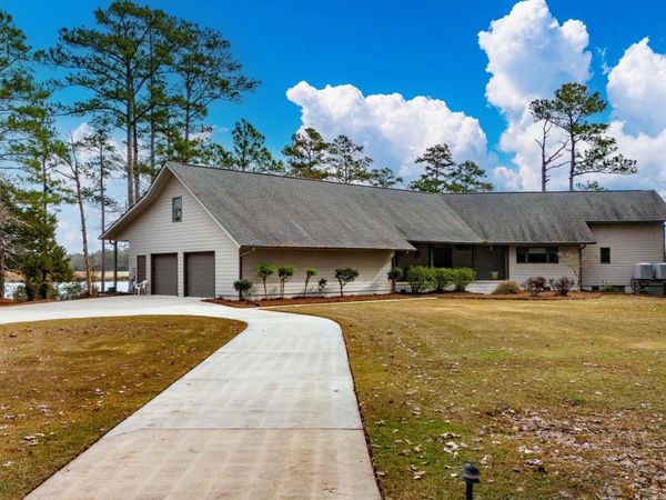 138 Shoreline Court, Oriental, NC 28571